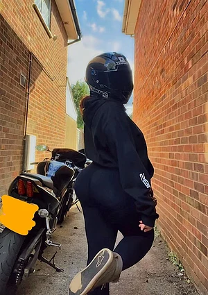 hey hun! my 🤍🩵 page is free to sub! cum n have some fun😉