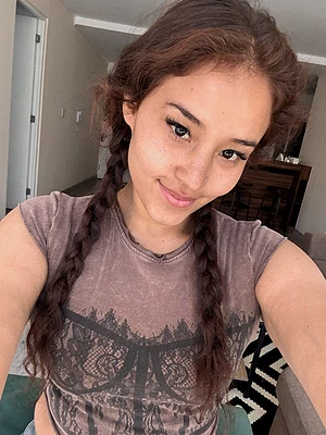 Do you like my pretty natural face daddy