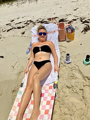 Wanna rizz me up on the beach ?