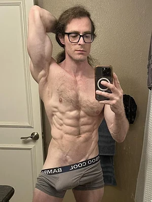 Everything is rock hard after the workout 🥵