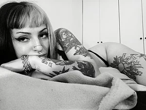 Looking for a little piggy to pay for my tattoos. XD<3