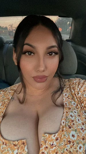 Cum Sub to my page babes π just a tittie girl trying to get OF famous π₯°π link down below π