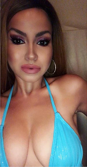Gorgeous Remi Slate is eager to make all your fantasies come true