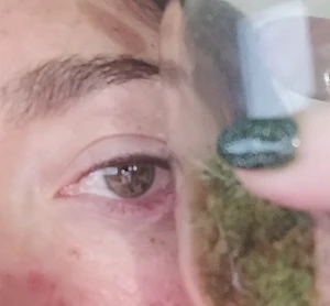 Green eyes green weed green nails. Grate week for cannabis on Argentina!