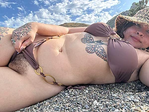 Are hairy girls your type?