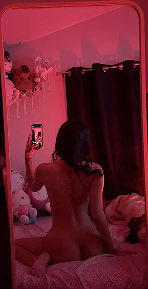 this red light does dangerous things to meππ