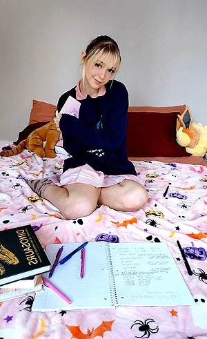 Your cute little study buddy🩷