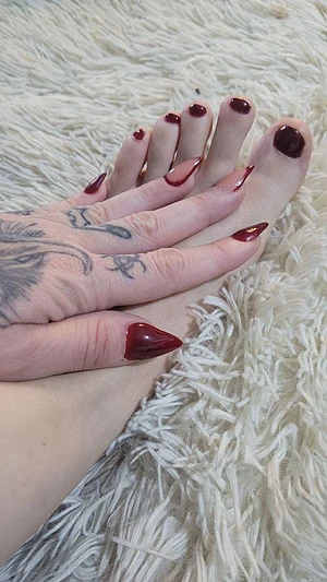 What color would you like me to paint my nails next time?I combined this with my hair
