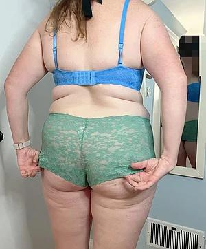 My husband is away for the weekend and mama needs a creampie