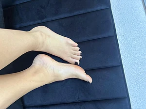Where are the serious foot lovers? Pics/videos are ready