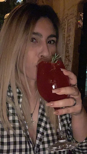 You, me, this glass of wine… and nothing in between 😘
