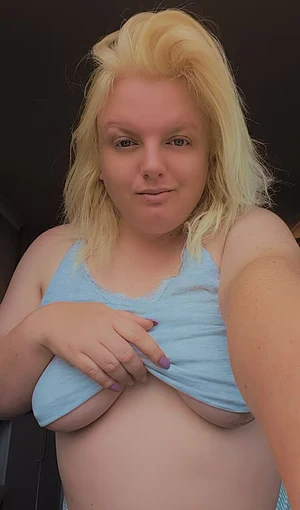 What's more elite? Underboob or sideboob!?