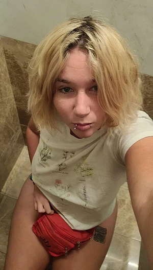 You look a dirty girl on the toilet
