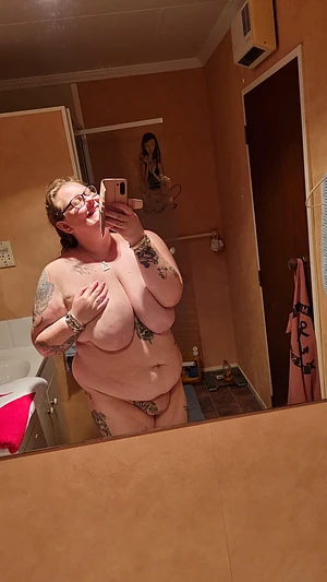 Tattooed fupa mirror nude