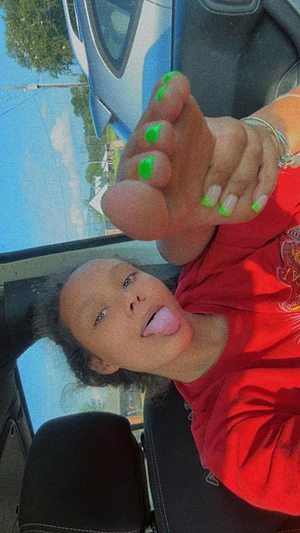 I know you wanna see me bounce on it and curl my toes