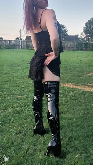 Anyone want a piece of this ass? I'll show you more...