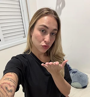 Emma 🦋's pic #2