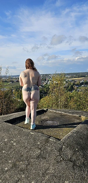 I was a bit nervous while walking to the edge, wondering how many people below that could see me
