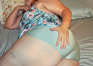 The view of my big MILF booty that my boyfriend loves...and my husband too!