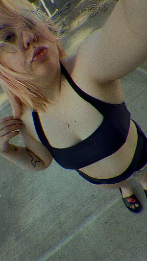 Kat's pic #1