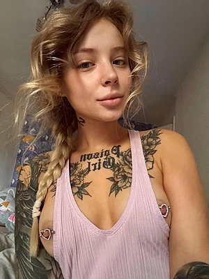 Just look in my eyes if u can😈