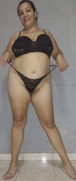 Would you take off this milf's clothes? Do you dare?💋