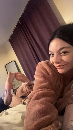 you can see more of my feet if you like ππ¦Άπ©·