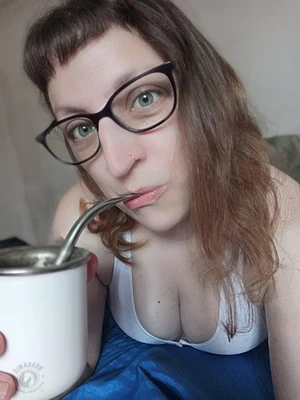 Would you have a mate with this hot mom?