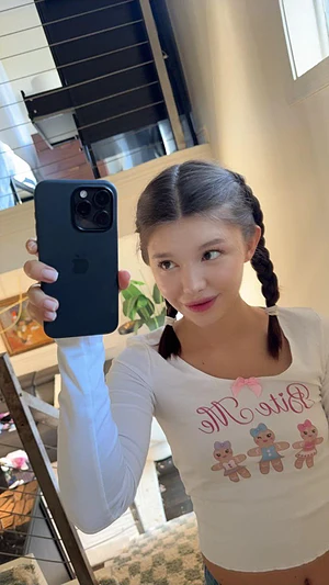 little evelyn -`♡´-'s pic #3