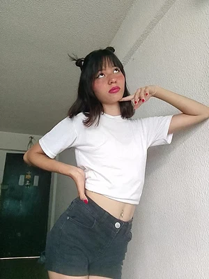 I'm small and slim but I'm not easy to handle :3
