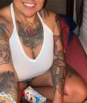 TattooedHotwife's pic #1