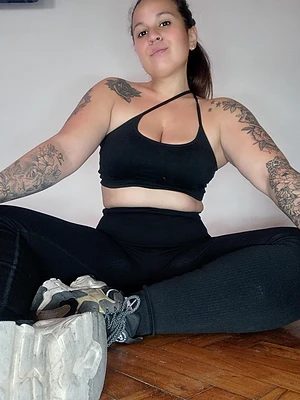 A sexy brunette eager to meet you