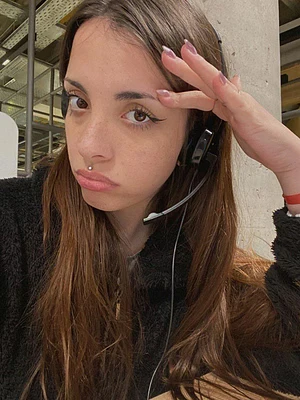 Some guys found out I’m a girl on Among us and now my inbox is full
