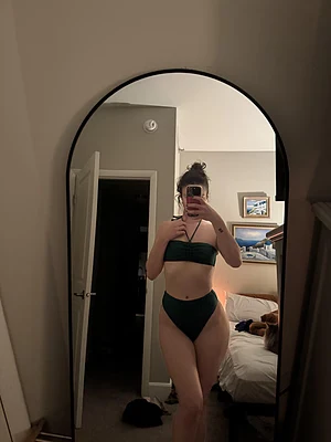 Headed to bed;) I’ll be active this weekend. Like my high waisted bikini?;) goodnight rosie xo