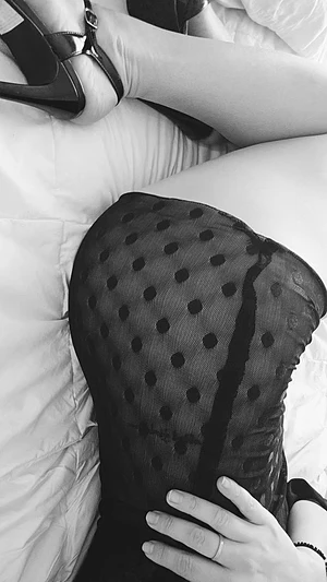 Do you want to see the photos I took in heels? They turned out really sexy.