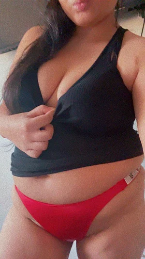 Latina MILF wants her creampie