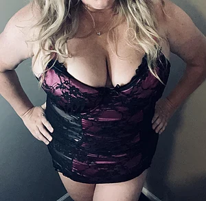 First 10 new subs get 1 free naughty pic 🫦😽