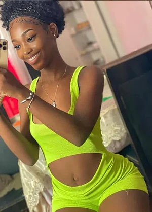 Tiny waist, flat tits